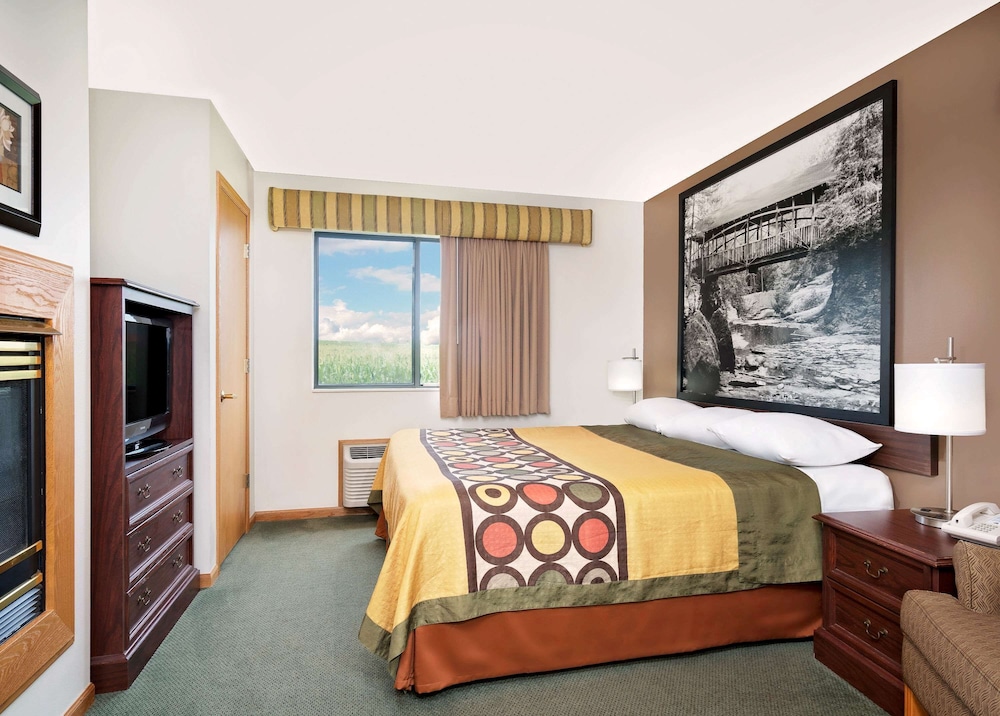 AmericInn by Wyndham Mauston 11/44