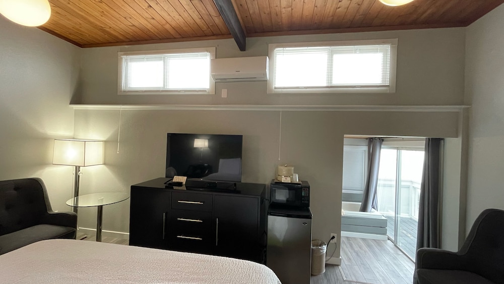 Tides Inn Suites 56/75