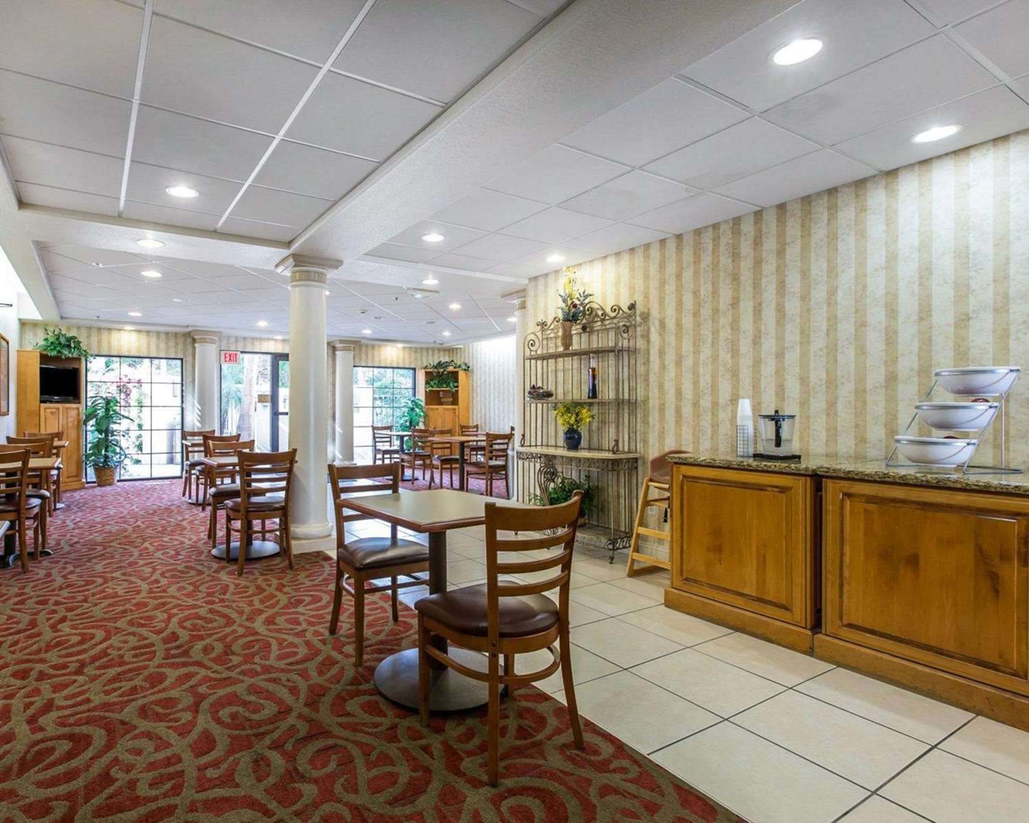 Comfort Suites Palm Desert I-10 25/32