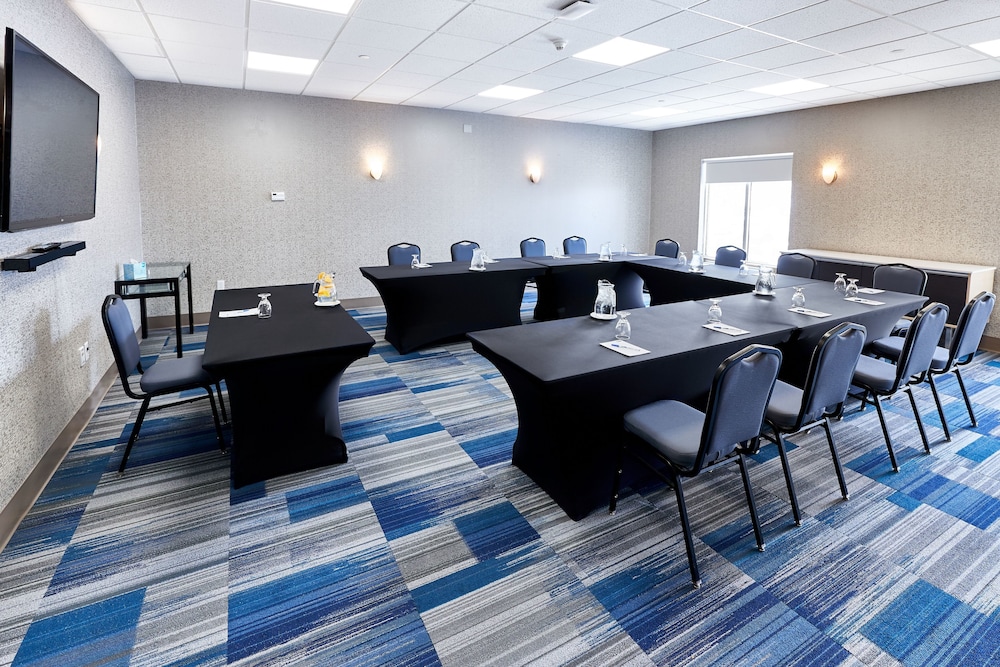 Holiday Inn Express Suites Dieppe Airport 55/63