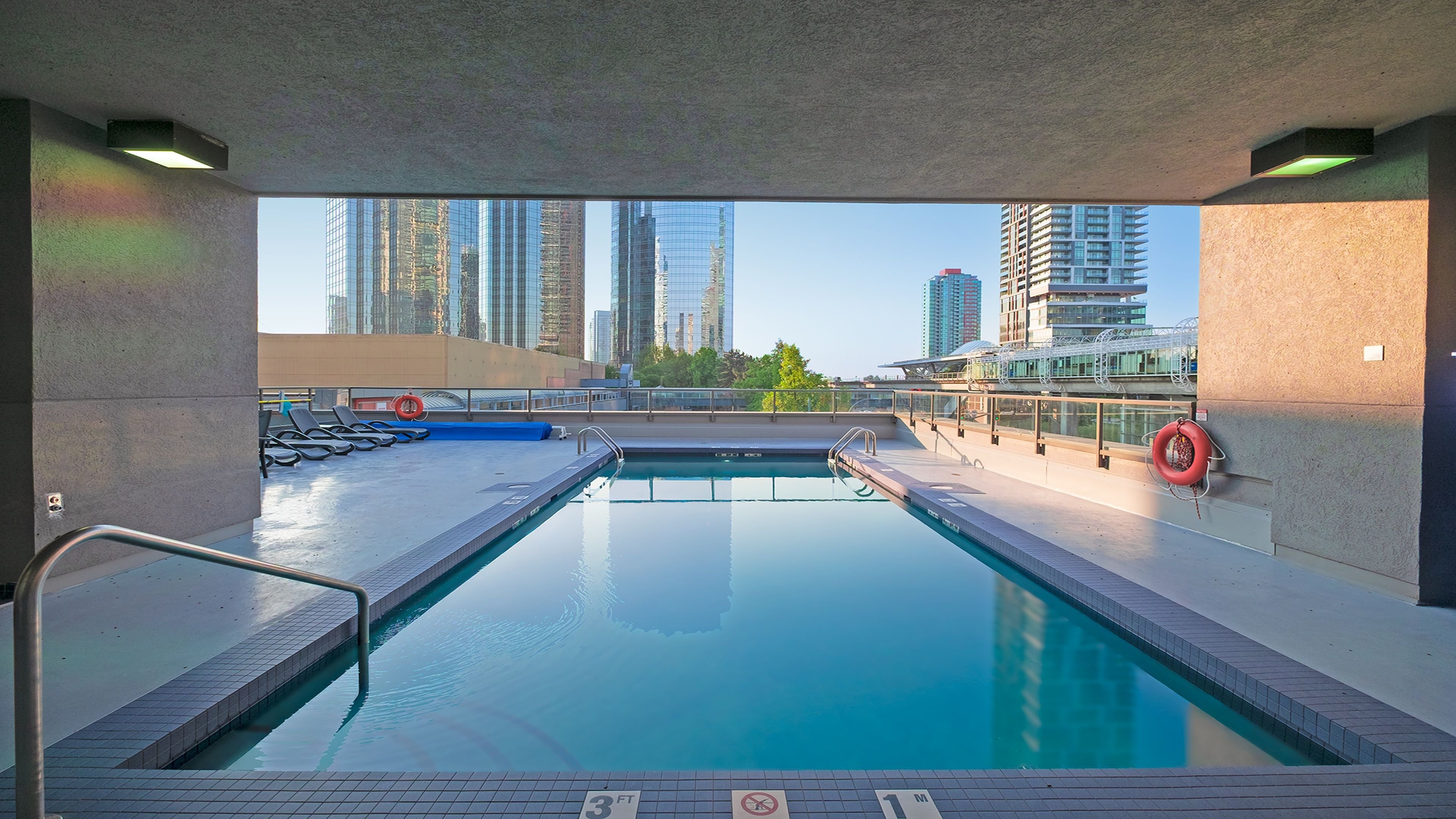 Holiday Inn Express Vancouver Metrotown Burnaby 24/50