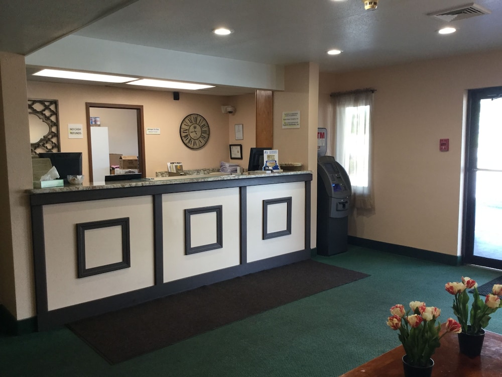 Super 8 by Wyndham Middletown 5/24