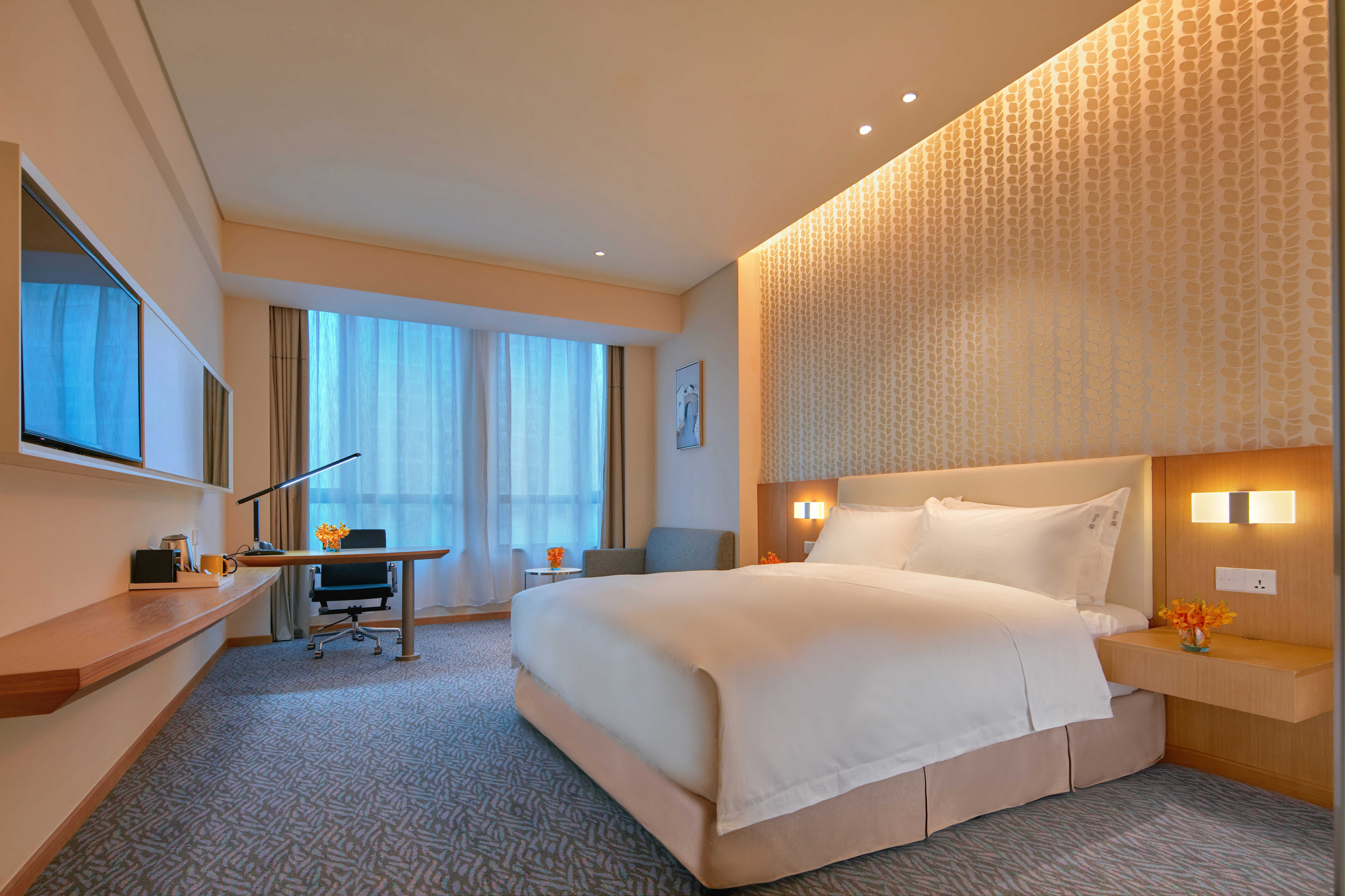 Smart, King Bed
