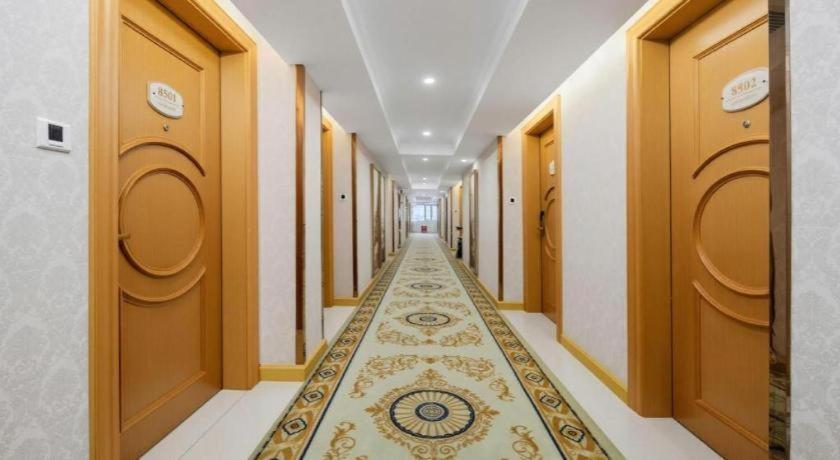 Vienna hotel (Huidong and run pedestrian street) 39/55