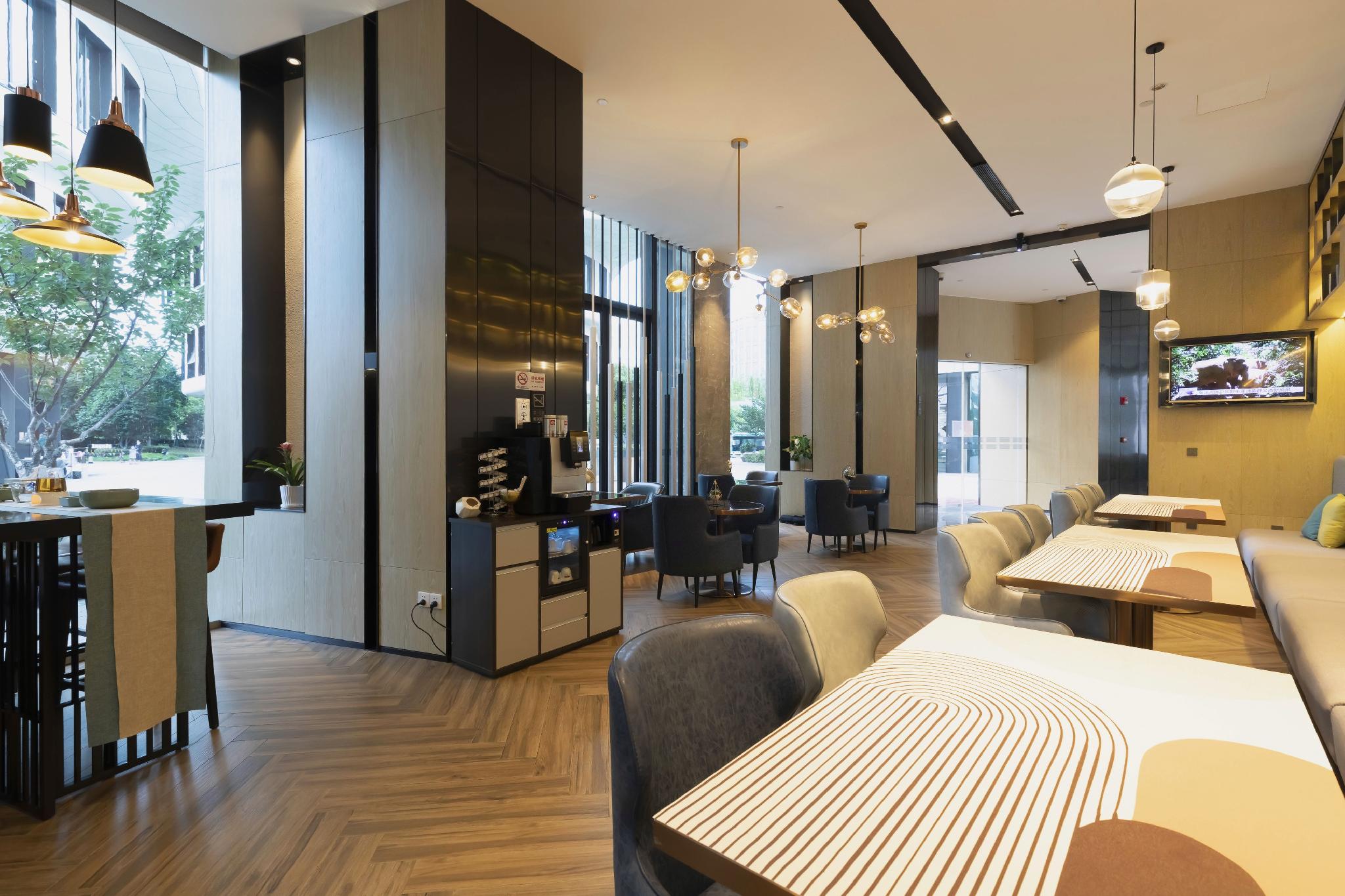 Echarm Hotel (Shanghai Hongqiao Railway Station ) 51/55