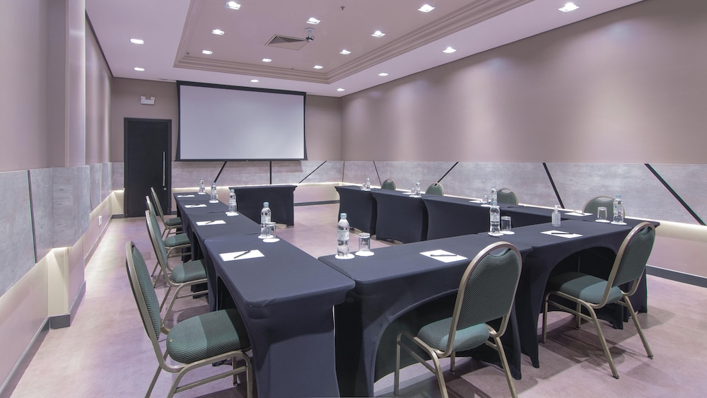 Hotel Deville Prime Porto Alegre 38/50
