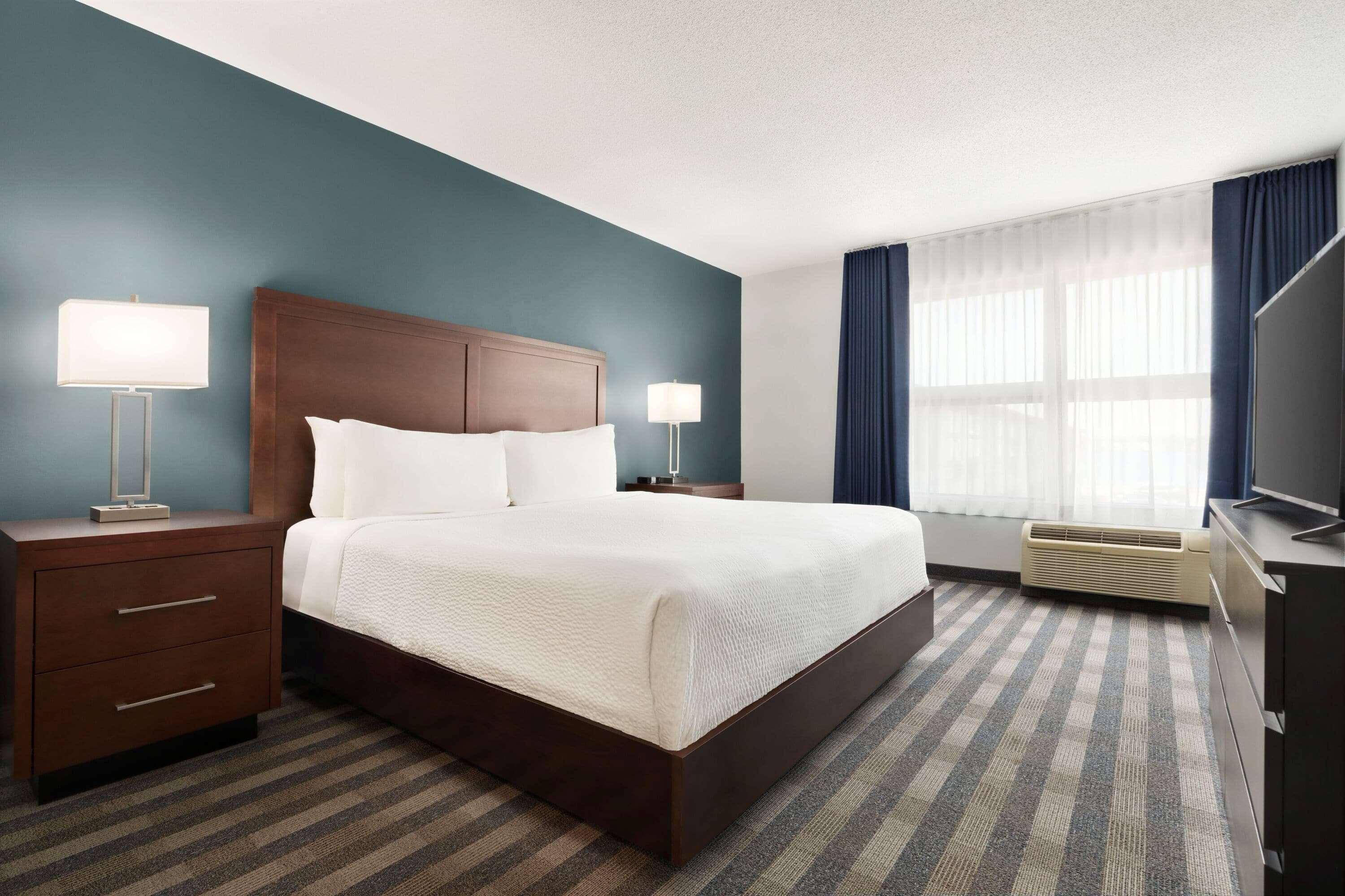 1 Bedroom, Suite, King Bed, Water View