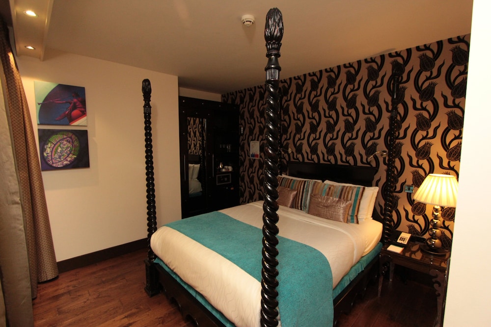 1 Bedroom, Suite, Queen Bed, City View