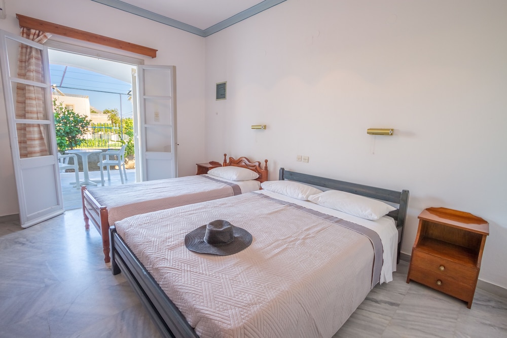 Irene Hotel 12/47