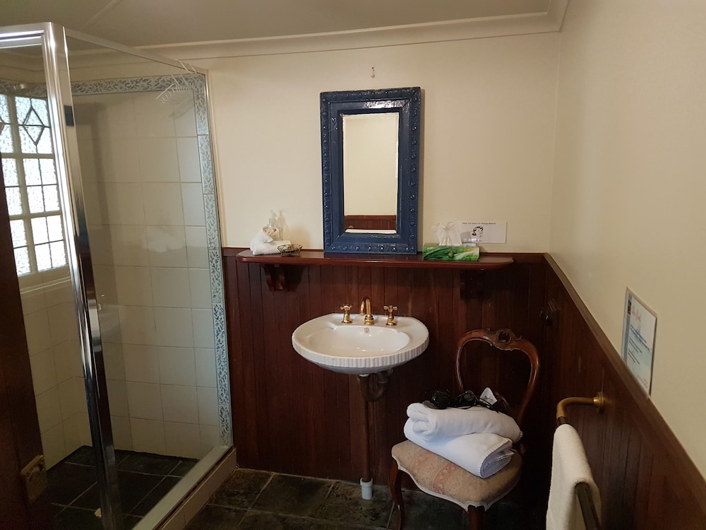 Bridgefield Guest House 42/50