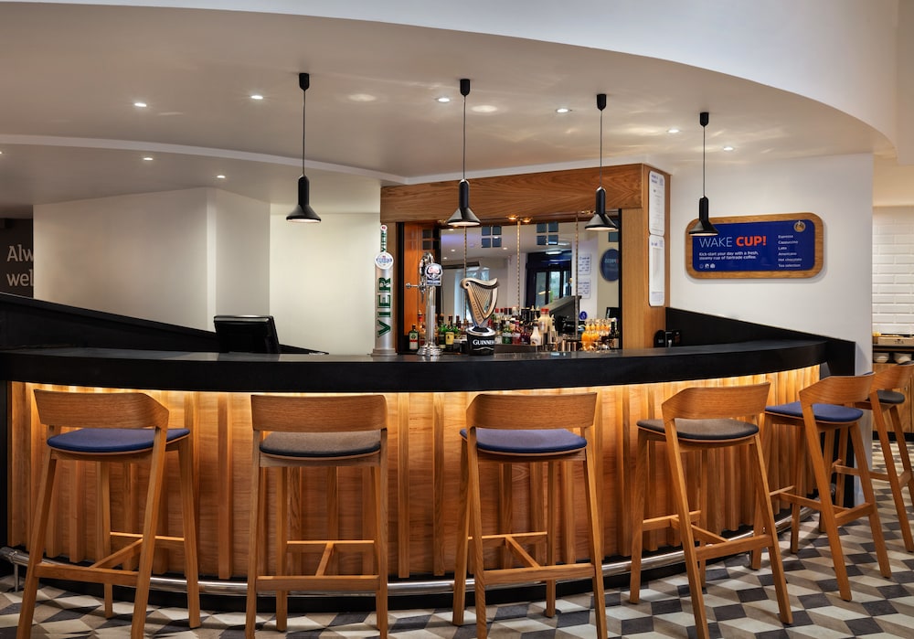 Holiday Inn Express Strathclyde Park M74 Jct 5 7/43
