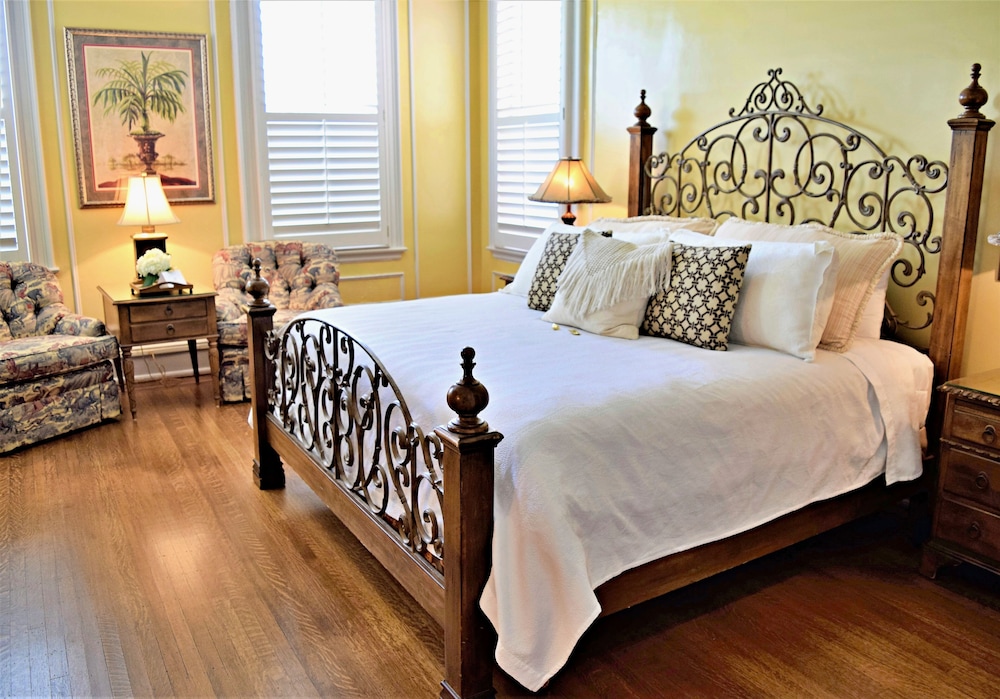 JH Adams Inn, Trademark Collection by Wyndham 13/78
