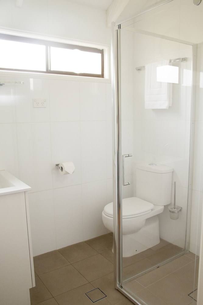 Nepean Shores Riverside Resort & Conference Centre 41/45