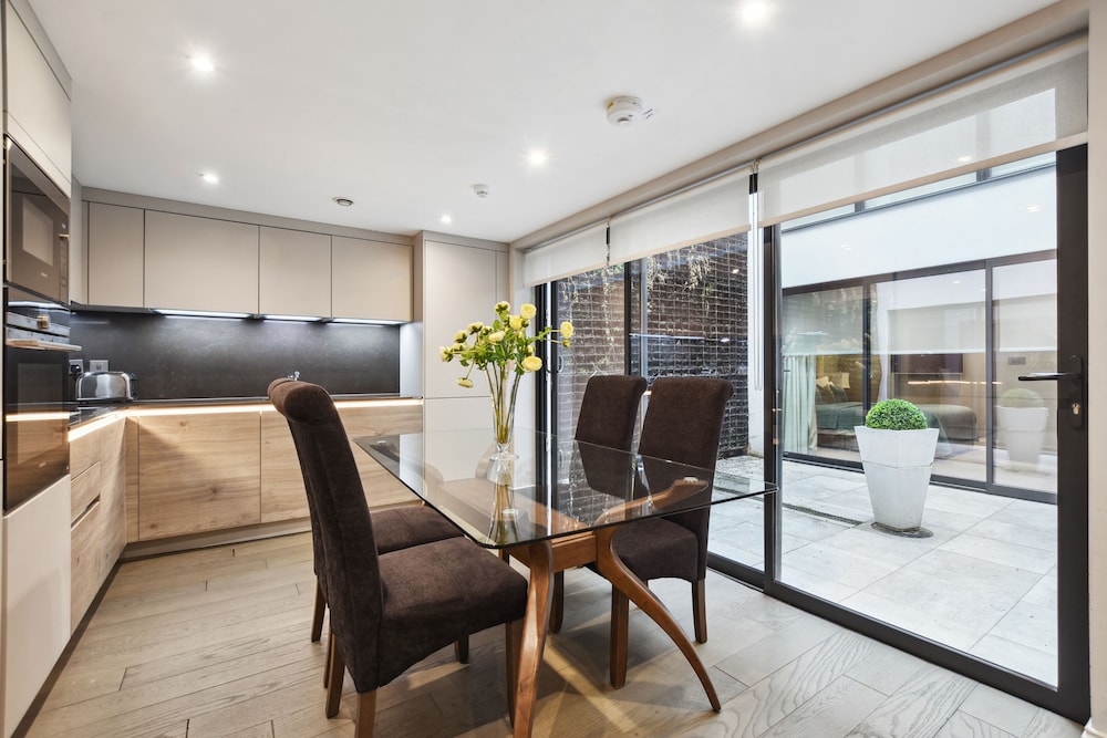Buckingham Palace Residences by Aeria Apartments 28/45