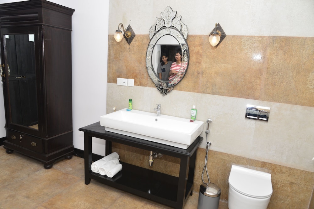 Fort Tiracol Heritage Hotel 48/50