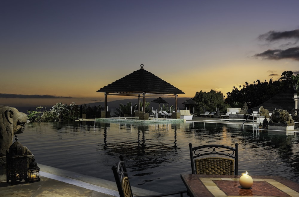 Regency Country Club Hotel 51/53