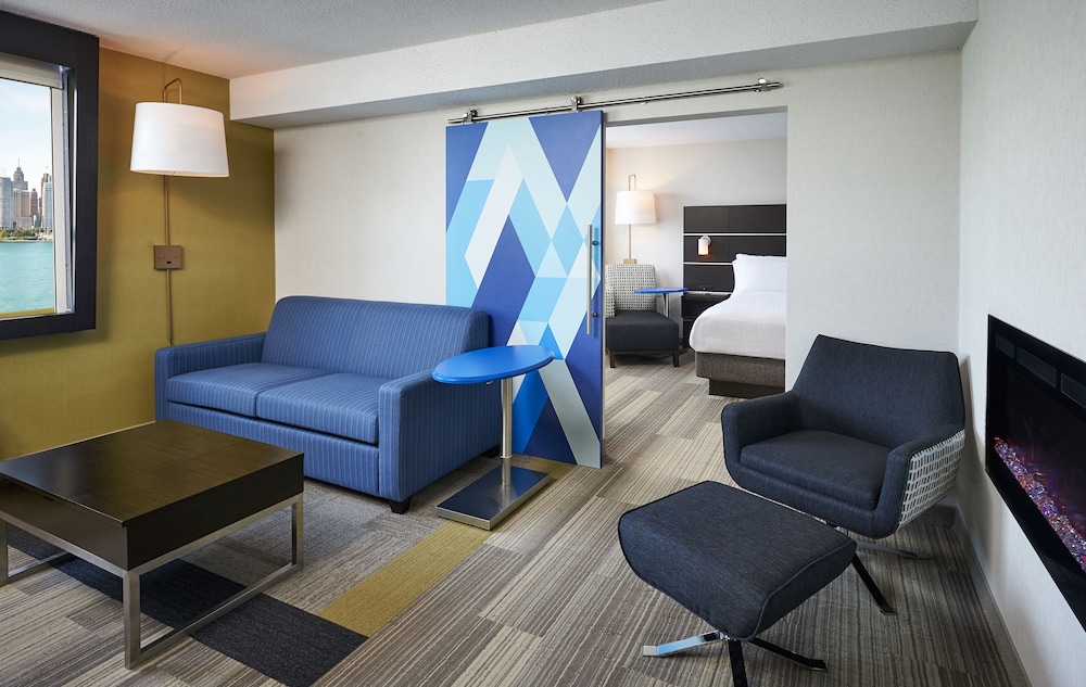 Holiday Inn Express Windsor Waterfront 34/77