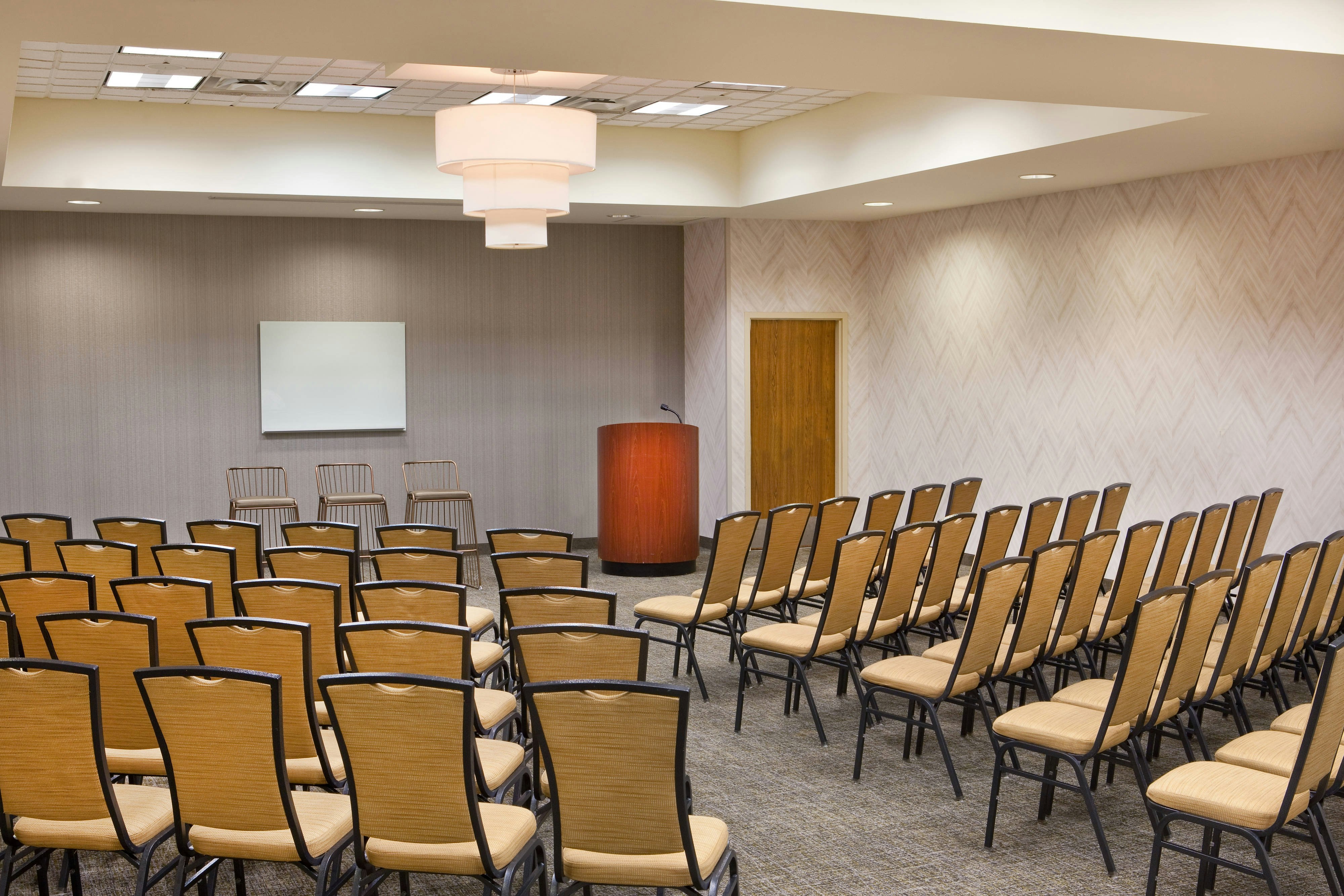 SPRINGHILL SUITES BY MARRIOTT CHESAPEAKE GREENBRIER 33/39