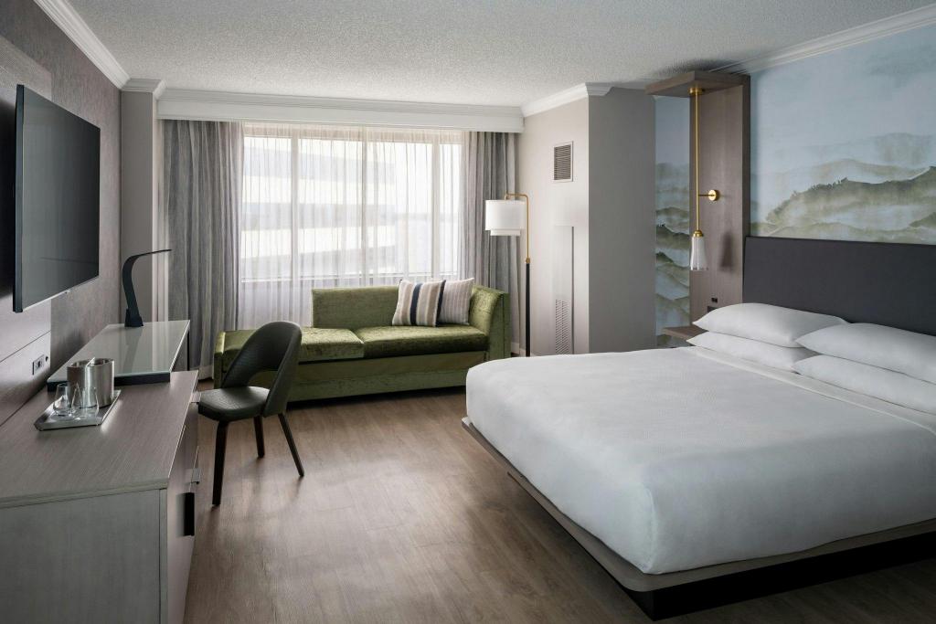 Renovated, Guest Room, King Bed