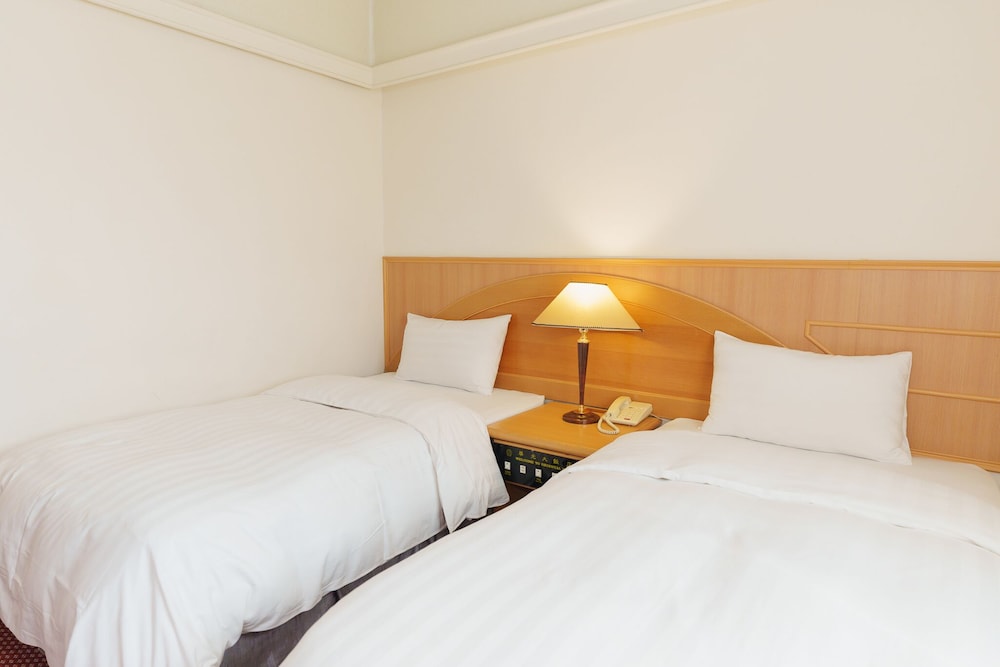 Oriental Hotel 19/50