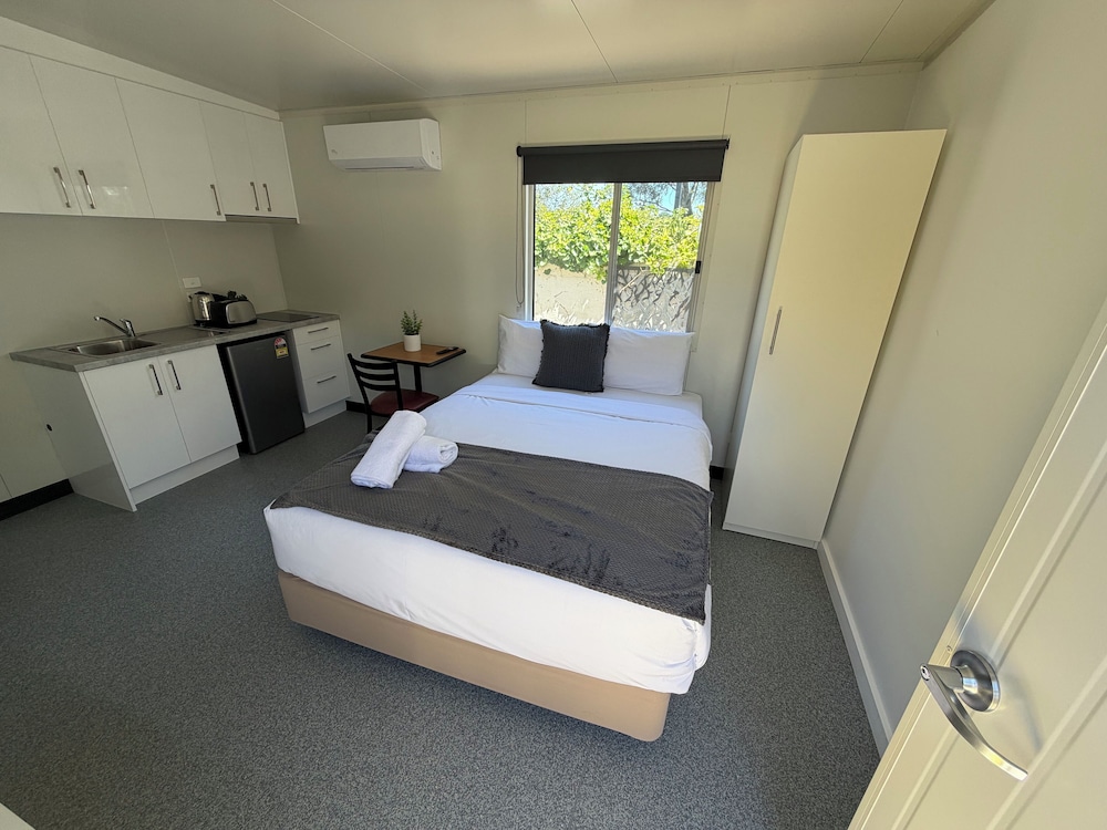 Ringwood Lake Inn 24/61