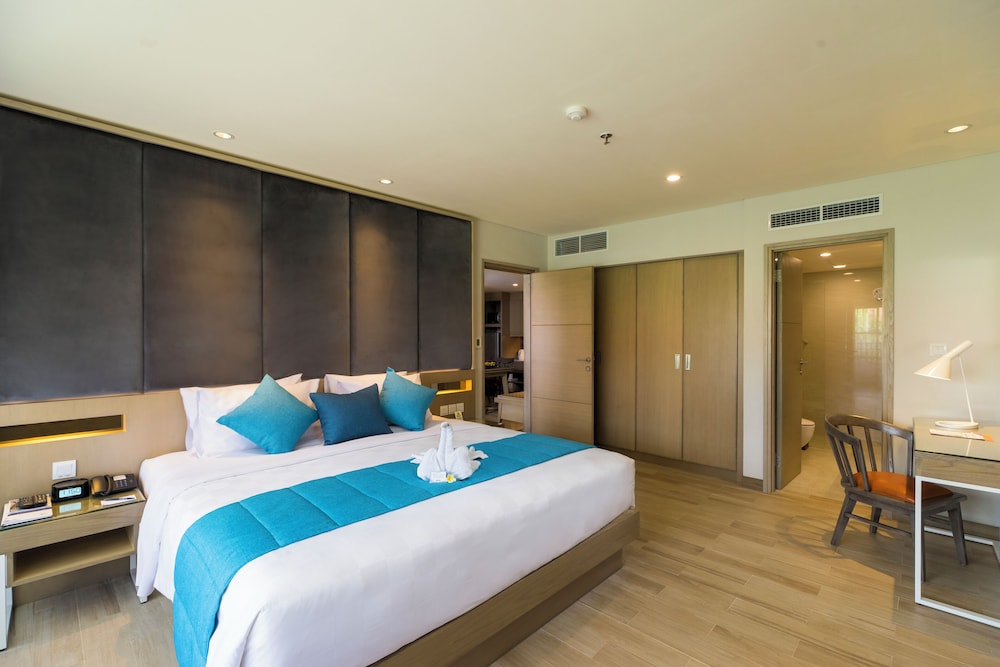 Suite, 2 Murphy Beds, Sofa