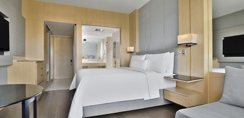 Room, King Bed, Hill View، The Westin Mumbai Powai Lake (ex Renaissance Mumbai) 4/10