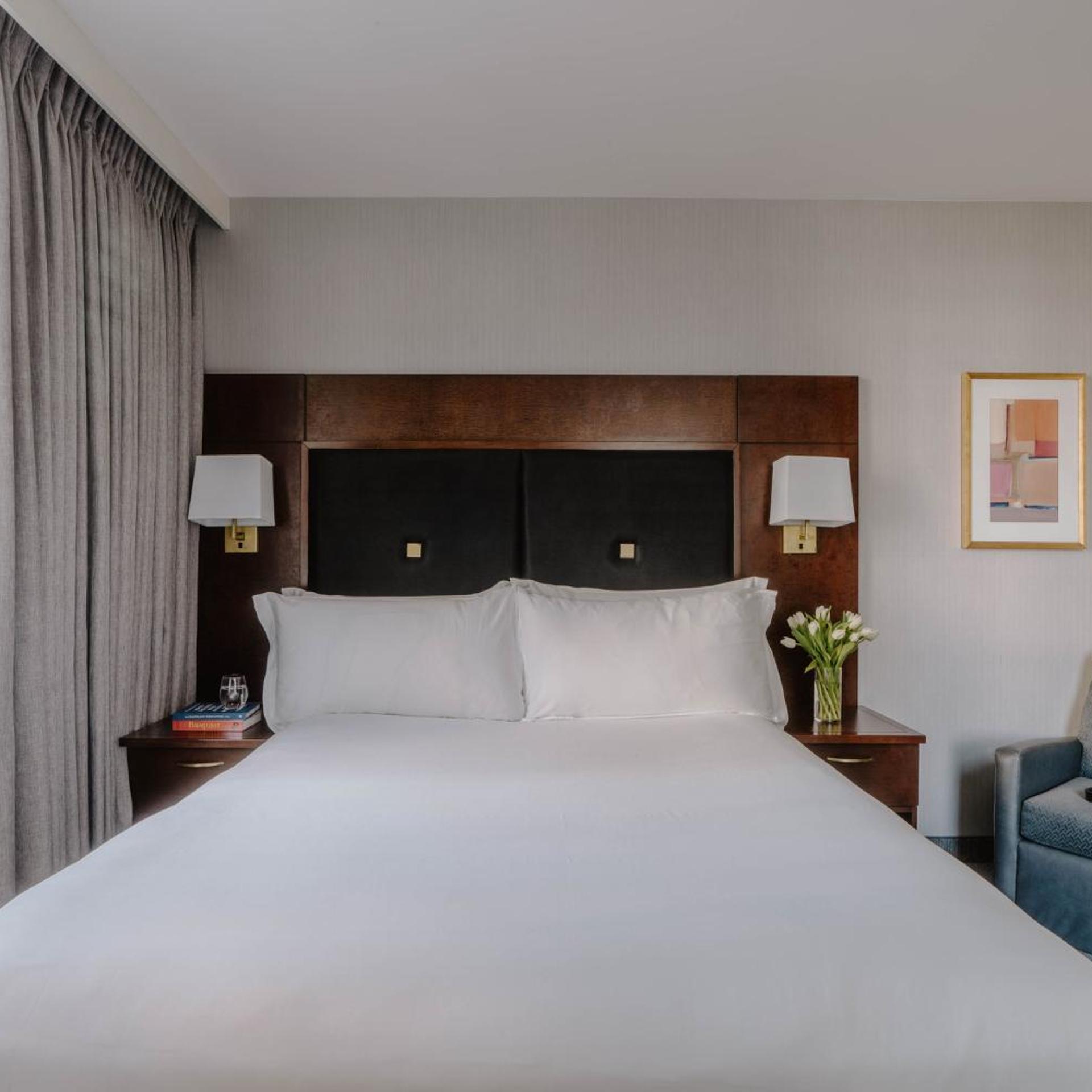 غرفة سوبيريور بسرير كوين، Club Quarters Hotel Downton Houston 5/6