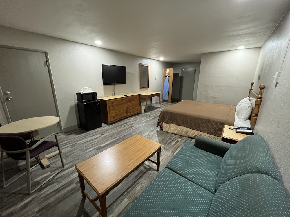 Mid Towne Inn Suites San Antonio 25/43
