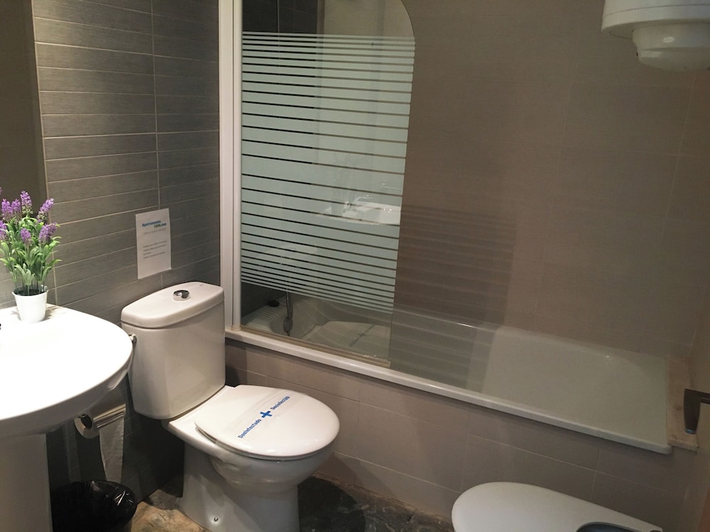 APARTAMENTOS RESIDENCIAL DOÑA CARMEN 3000 49/50