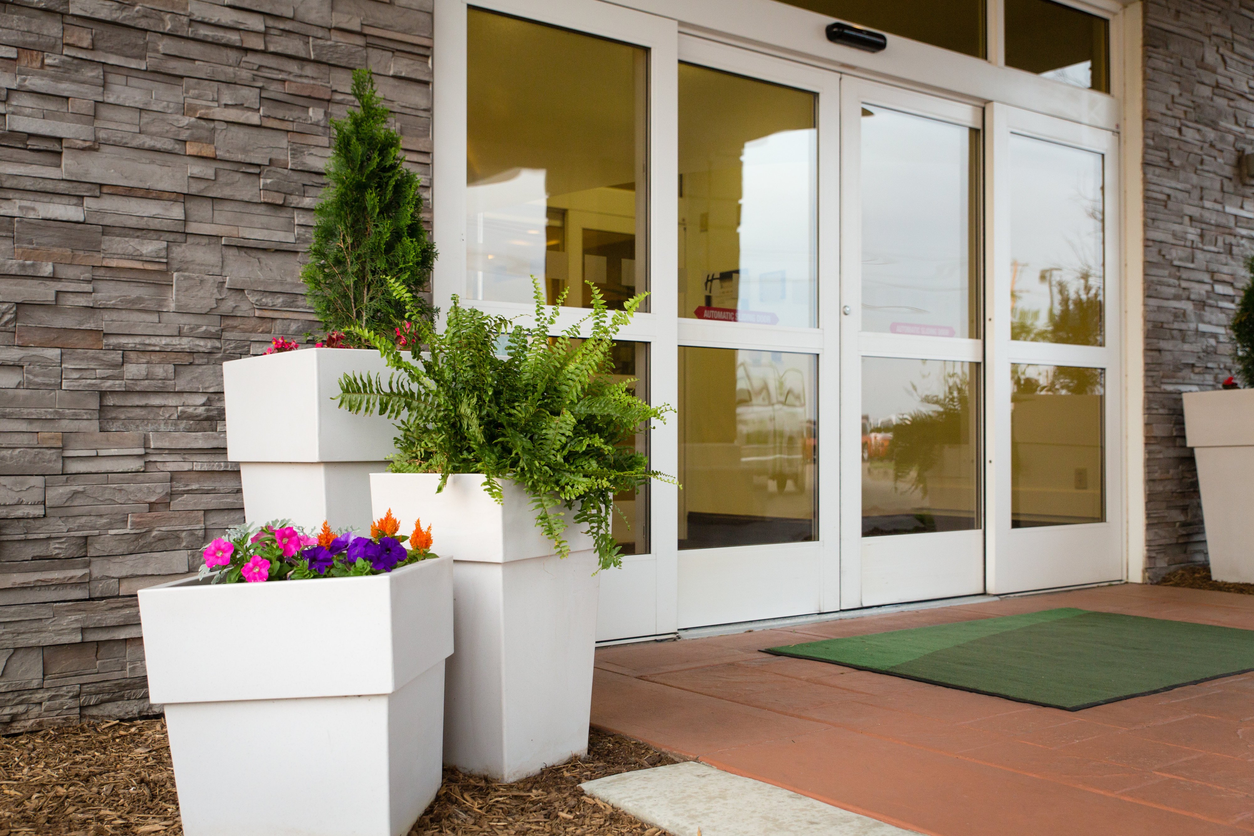 Holiday Inn Hotel Suites Bloomington Airport 6/50