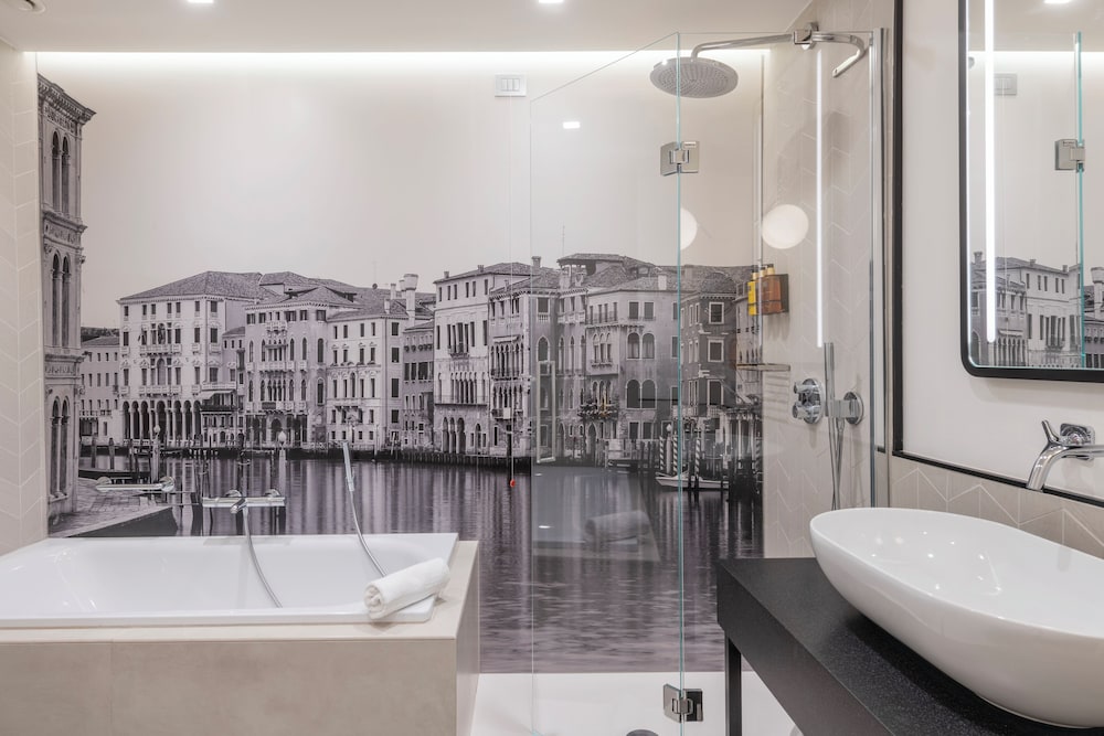 H10 Palazzo Canova 74/75