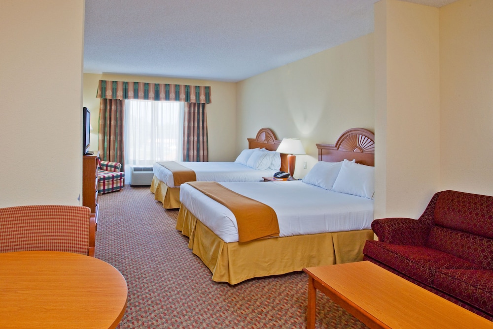 Holiday Inn Express Hotel & Suites Spring Hill 19/69