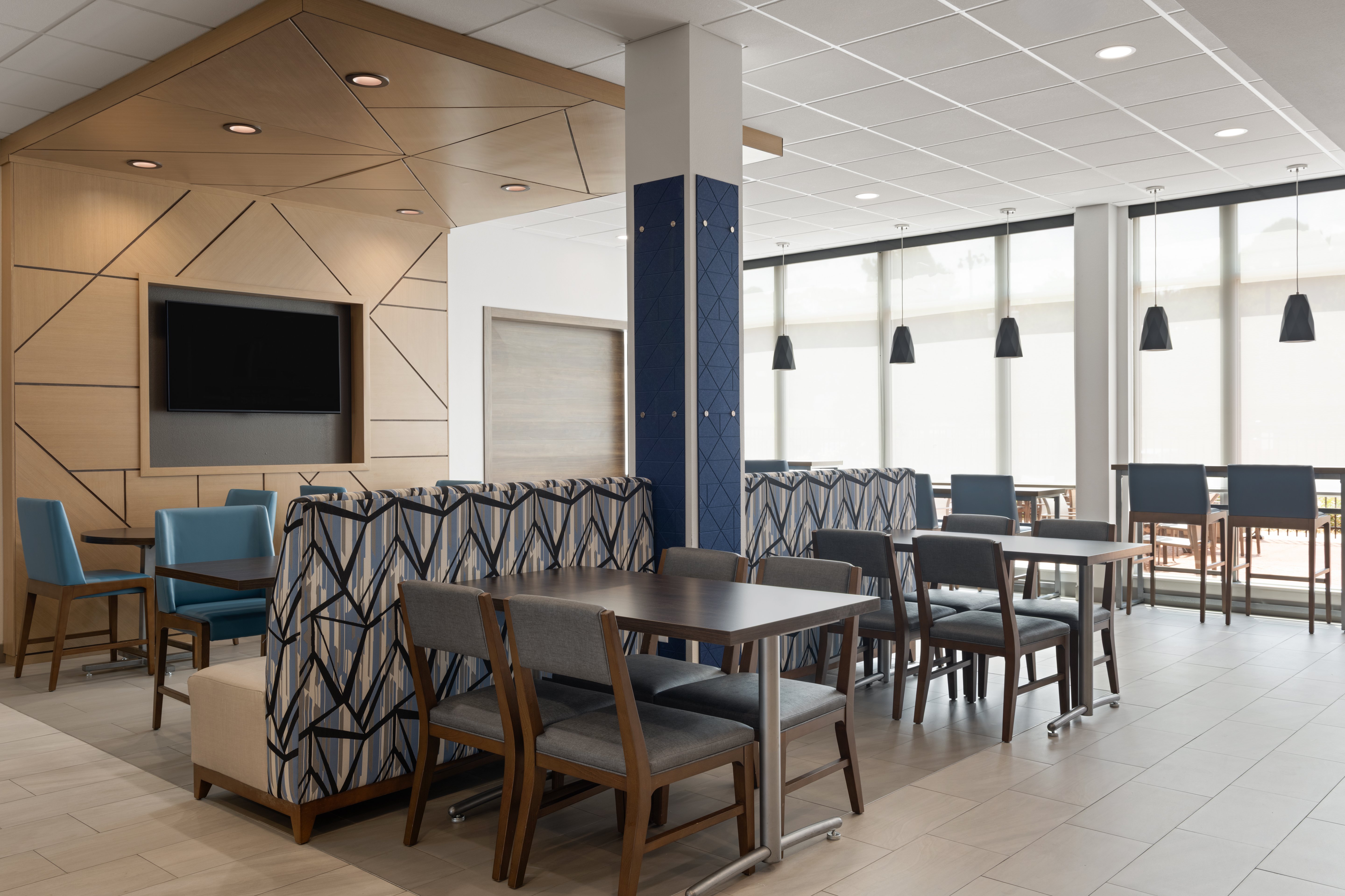 Holiday Inn Express & Suites Meridian I-20, an IHG Hotel 33/35