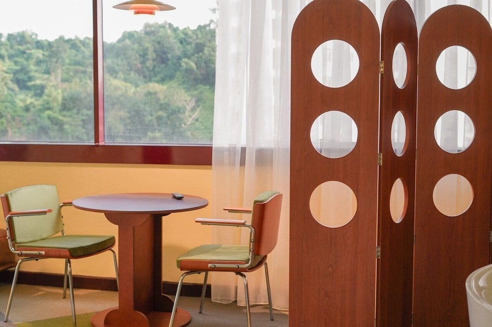 The Tres Hotel 65/67