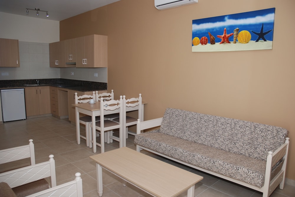 Christabelle Hotel Apartments 22/38