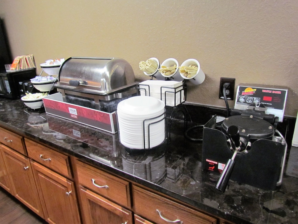 Oak Hill Inn and Suites 32/62