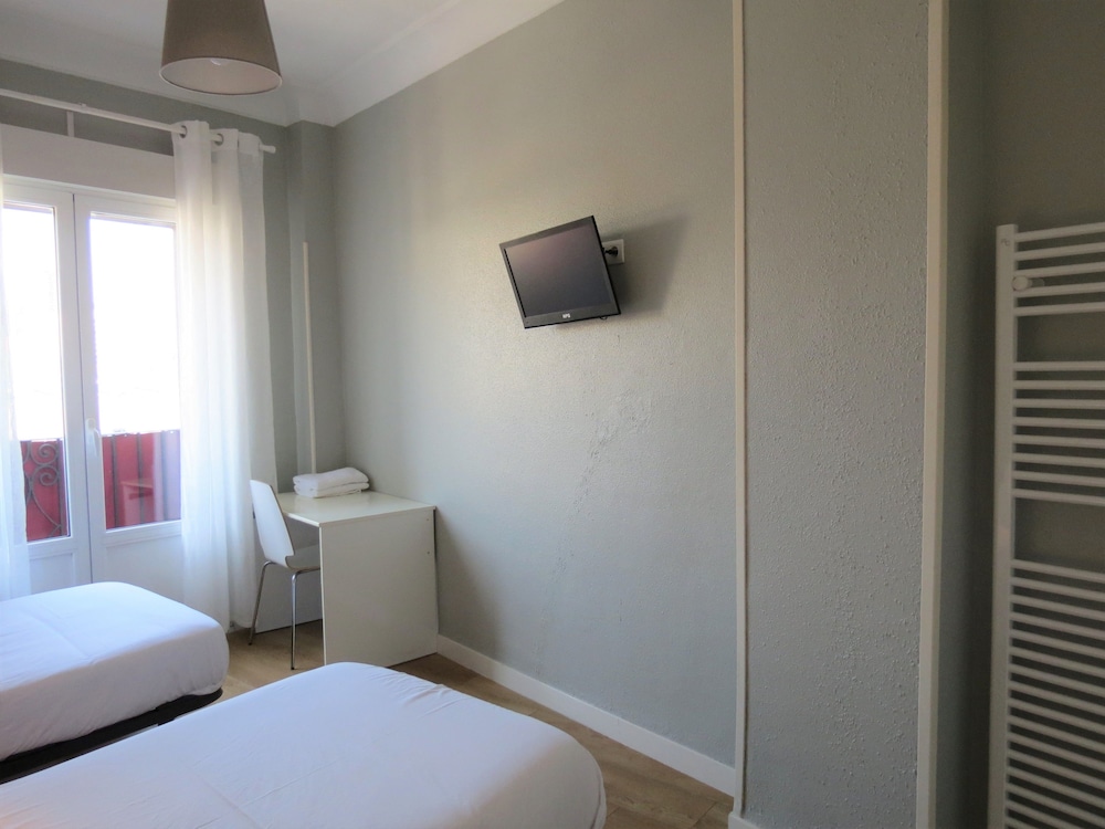 ROOM, TWIN BEDS, PRIVATE BATHROOM