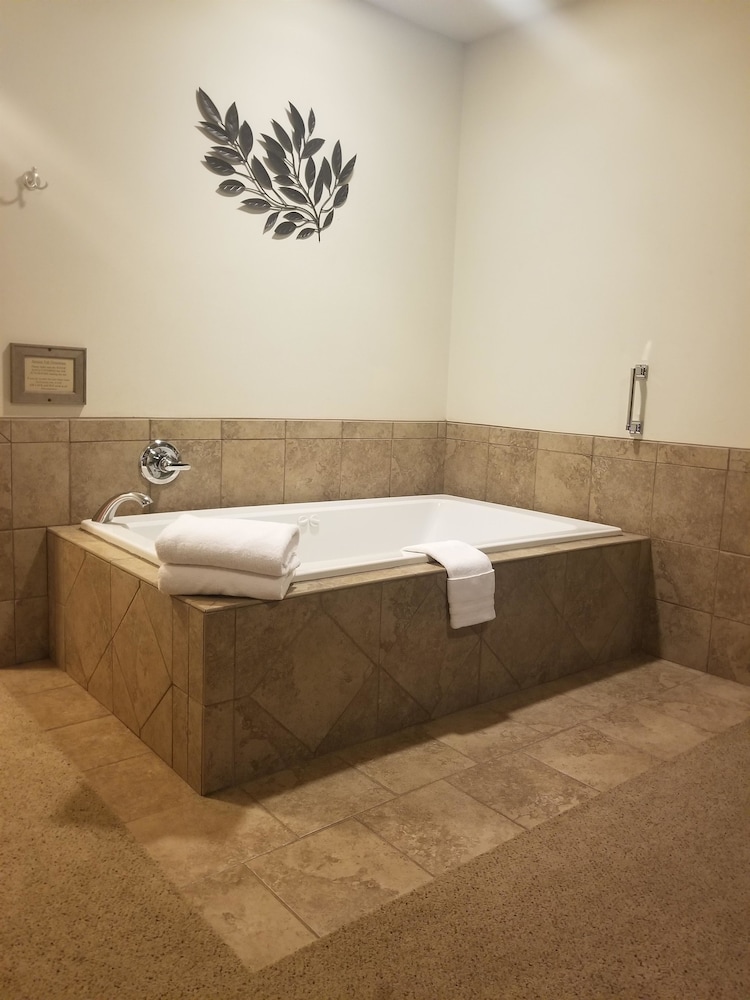 Grand View Inn And Suites 21/65