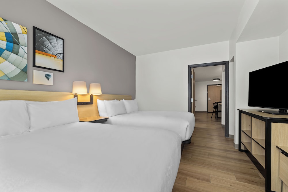 Suite, 2 Queen Beds, Sofa