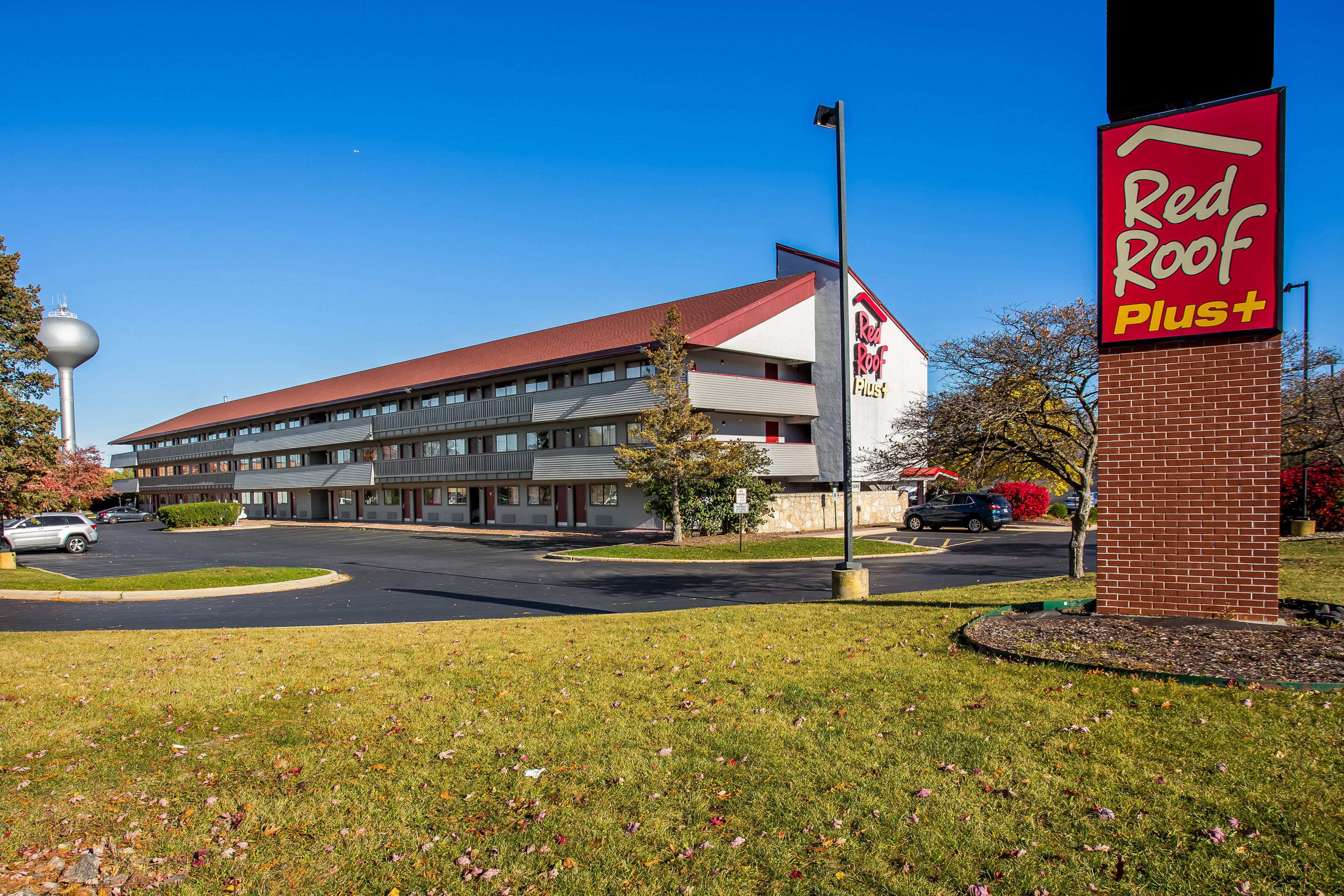 Red Roof PLUS Chicago - Hoffman Estates 27/29