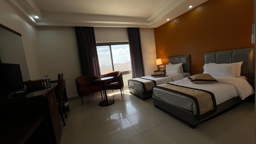 Tetra Tree Hotel 8/43