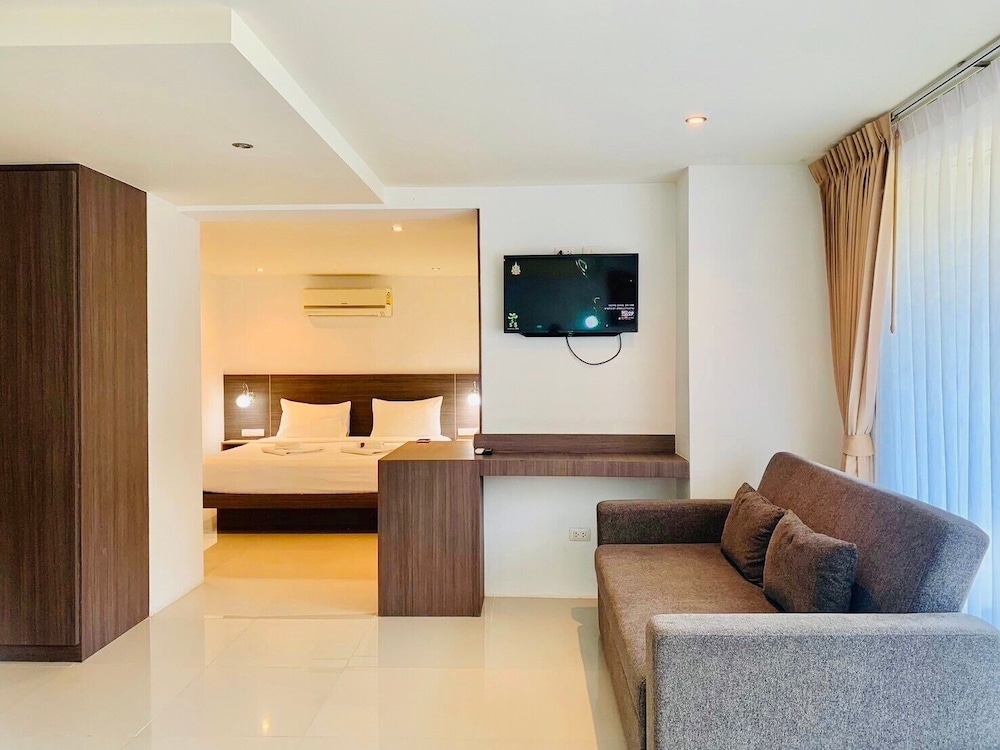 Oceanview Treasure Hotel & Residence 36/58