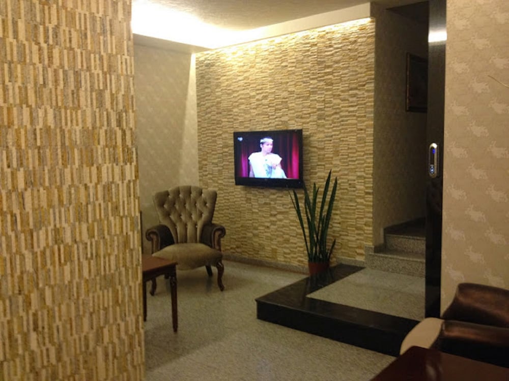 Buyuk Hotel 31/50