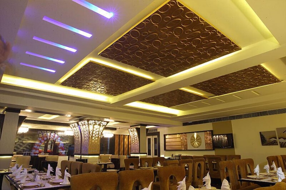OYO Premium Bhai Bala Chowk 7/48
