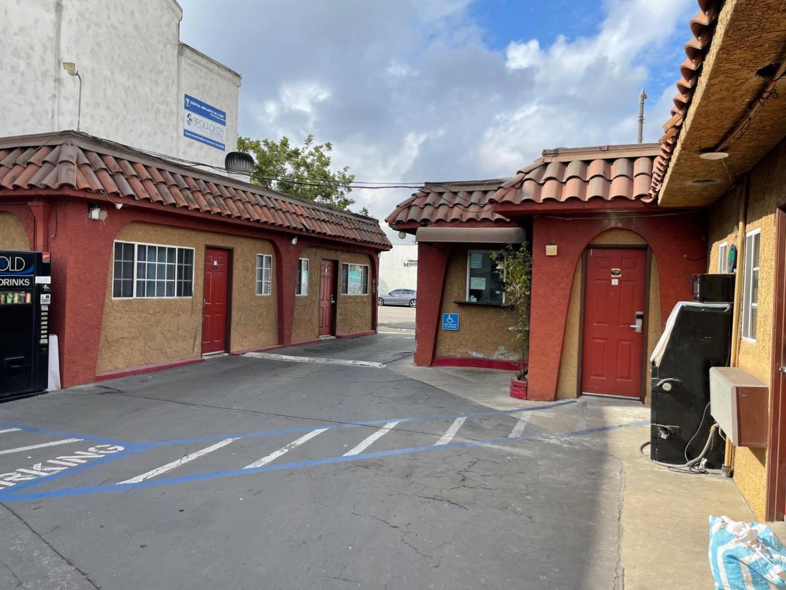 Uptown Inn 13/18