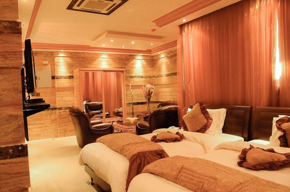 JAD HOTEL SUITES 10/20