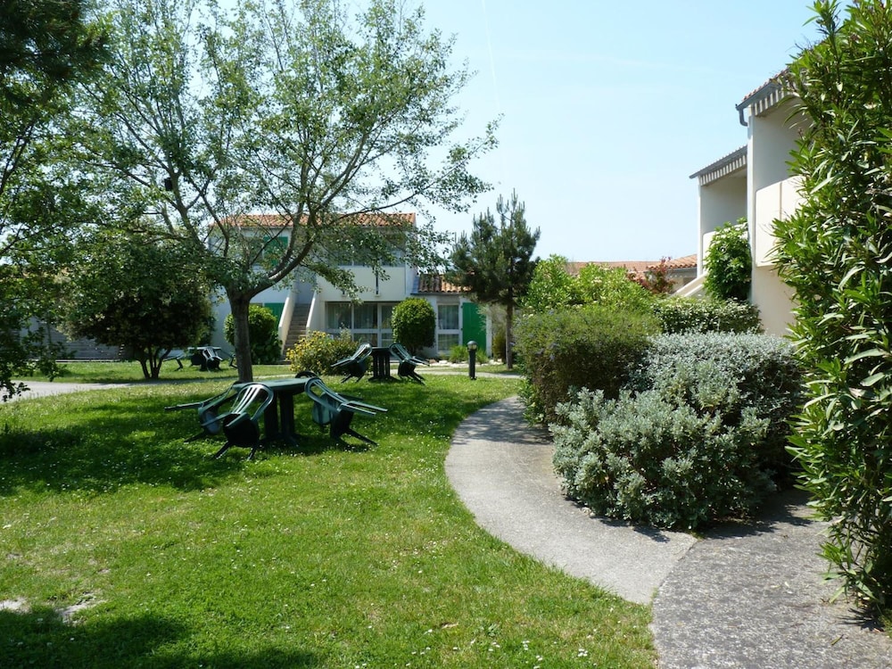Vvf Villages Ars En Re 25/50