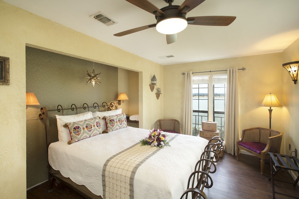 The Lakehouse Bed & Breakfast 5/46