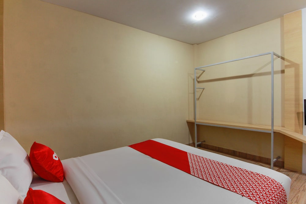 Capital O 3476 Millenium Inn 30/41